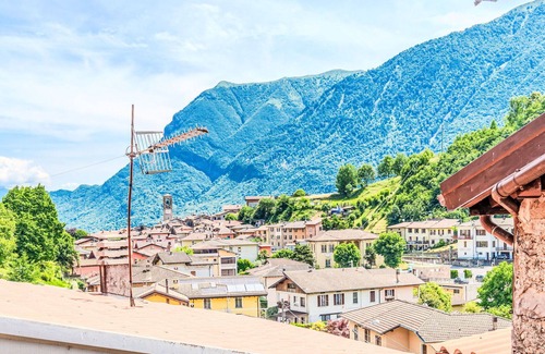 Carlazzo House | Wonderful private villa for 4 guests with WIFI, TV, balcony and pets allowed