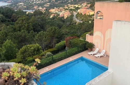 Theoule-sur-Mer Apartment | 1 bed apt, shared pool, FREE wifi, in a small complex, mountain and sea views.