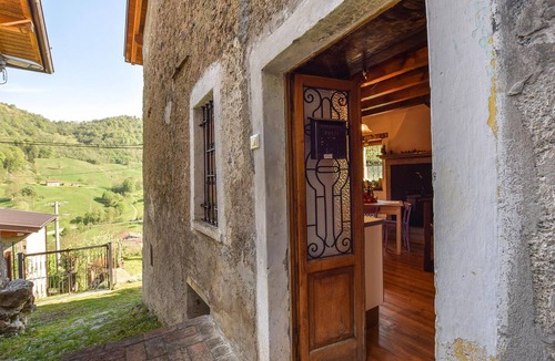 Tavernole sul Mella House | 1 bedroom gorgeous home in Pezzoro