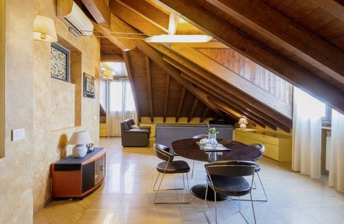 Tricolore Apartment | 142 m² Apartment ∙ 2 bedrooms ∙ 6 guests