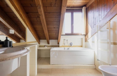 Tricolore Apartment | 142 m² Apartment ∙ 2 bedrooms ∙ 6 guests