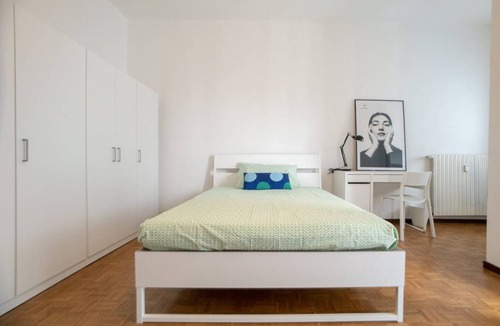 Cologno Monzese Other | 160 m² Shared room ∙ 1 bedroom ∙ 1 guest