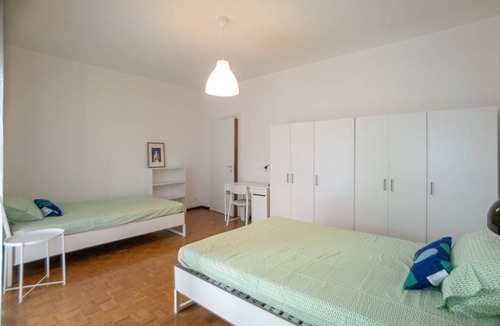 Cologno Monzese Other | 160 m² Shared room ∙ 1 bedroom ∙ 1 guest