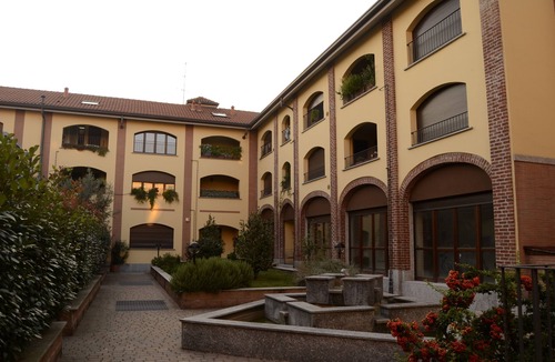 Busto Arsizio Apartment | 2 BDR CLOSE TO MALPENSA-RHO Fair. Free Wifi + PARKING