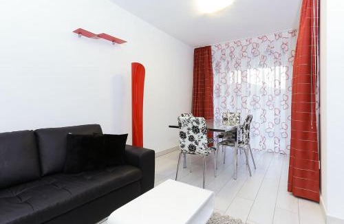 Maccagno Apartment | 2 bedroom Golfo Gabella apartment rental