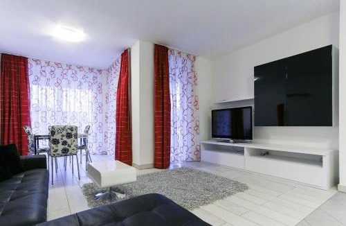 Maccagno Apartment | 2 bedroom Golfo Gabella apartment rental