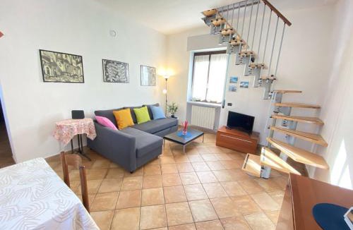 Trezzano Rosa Apartment | 2 Fiat Discografica, in Coorte Tranquilla, vicino a Leolandia, comoda per Gruppi o Famiglie