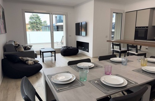 Bergamo House | 2 Min Walk Chorus Life, with 2 Bedrooms and 2 Bath