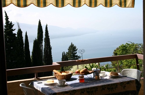 Gardola Apartment | # 208 Casa Allegro for 4 people, pool, lake view