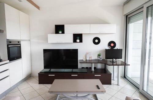 Milan Apartment | 20min dal Duomo Luxury Flat and Free Parking