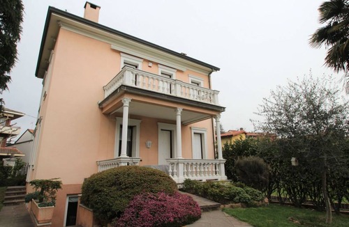 Castronno Villa | 250 m² Villa ∙ 5 bedrooms ∙ 10 guests