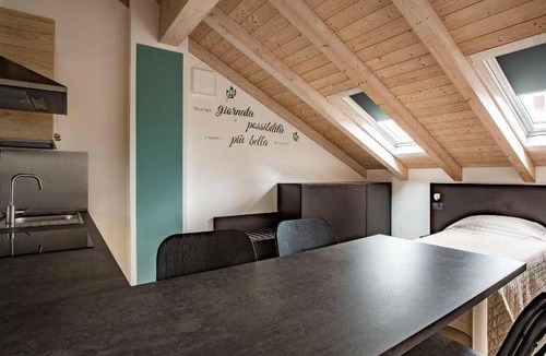 Albese con Cassano Bed & Breakfast | 30 m² Bed and breakfast ∙ 3 guests