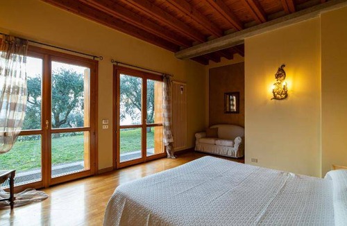 Sale Marasino House | 300 m² House ∙ 3 bedrooms ∙ 8 guests