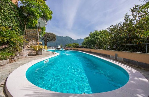 Cressogno Resort | 300 m² Luxury rental ∙ 5 bedrooms ∙ 10 guests