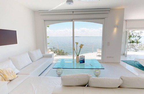 Manerba del Garda Villa | 350 m² Villa ∙ 4 bedrooms ∙ 8 guests