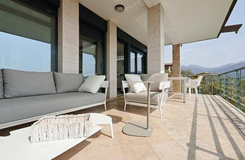 Villanuova sul Clisi Villa | 350 m² Villa ∙ 4 bedrooms ∙ 14 guests