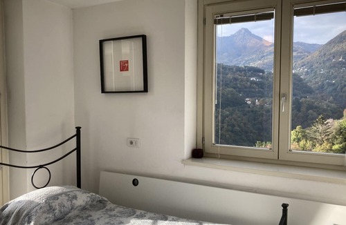 Dizzasco Villa | 5 bedroom luxury villa with stunning lake views & private pool, 3 mins from lake