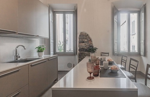 Como Apartment | [5 min Historic Center] Luxury White Lotus Mansion