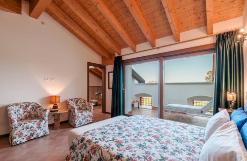 Pralboino Other | 5) Spacious Apartment in Agriturismo with Two Terraces and Panoramic View