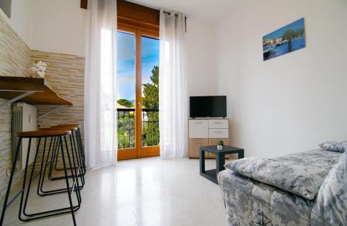 Salo Apartment | 500 m dal lago! Il nido di Salò con Piscina