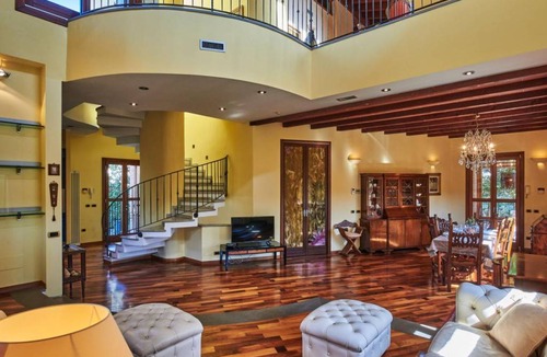 Corsico House | 500 m² House ∙ 4 bedrooms ∙ 8 guests