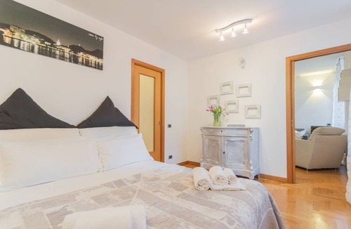 Como City Centre Apartment | 60 m² Apartment ∙ 1 bedroom ∙ 4 guests