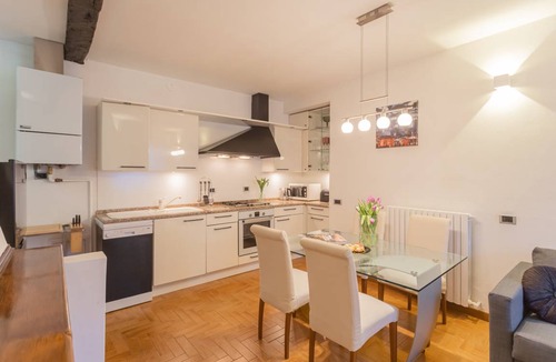 Como City Centre Apartment | 60 m² Apartment ∙ 1 bedroom ∙ 4 guests