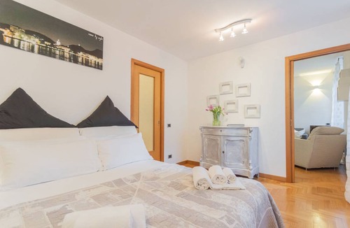 Como City Centre Apartment | 60 m² Apartment ∙ 1 bedroom ∙ 4 guests