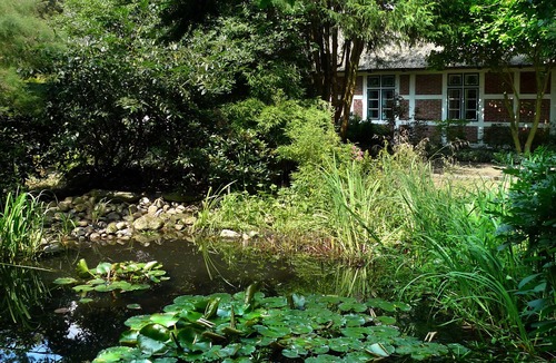 Jork Cottage | A converted fruit barn, thatched, on 2 floors with 2 bedrooms