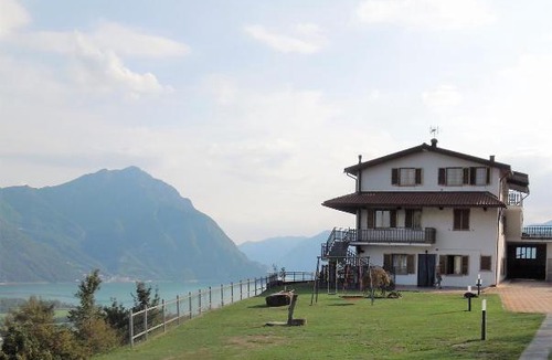 Costa Volpino House | A. F.antastic V.iew