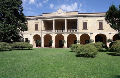 Faverzano Villa | A historic country home with a pool for groups of friends and families