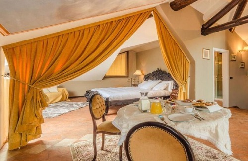 Ca' Bianca House | A JEWEL PLACE TO STAY WITH VIEWS OVER THE LAKE FACING MENAGGIO