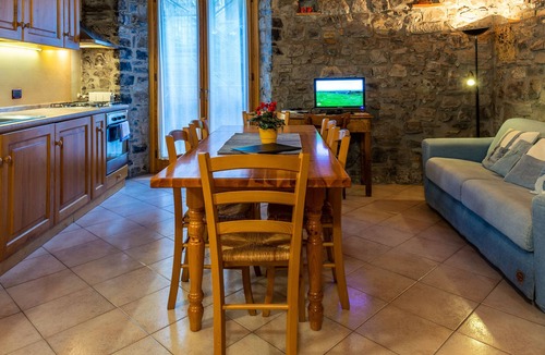 Zorzino Apartment | Accommodation on three floors in a castle in Zorzino, Pisa apartment