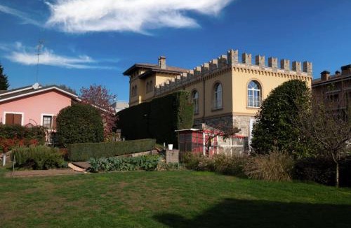 Cesate Hotel | Accomodation Hotel Castello Il Codirosso