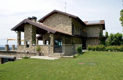 Colle Brianza House | AGRITURISMO SAN GENESIO