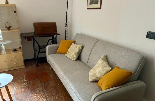 Vassena House | Al civico 7 Relax a due passi dal lago di Como