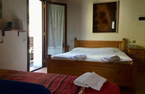 Moio de' Calvi Hotel | albergo panoramico