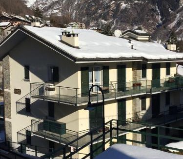 Chiesa in Valmalenco Apartment | Alessia House