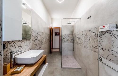 Rondinella - Baraggia - Restellone Apartment | Alice&Leo's near METRO M1 RED parking gratis METRO LINE IN 14 MIN FOR CATHEDRAL