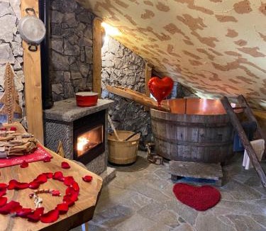 Piazzatorre Cabin | ALLA STALLA Suite & Chalet