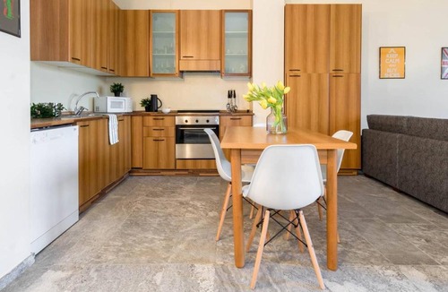 Riva Apartment | ALTIDO Amazing View Apt for 6 with Communal Pool