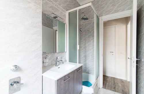 Como Apartment | Amazing suite with private parking in Como