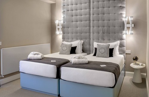 Rho House | Anjoy & Bleev Rooms | MONKEYS | Deluxe Mini Apart
