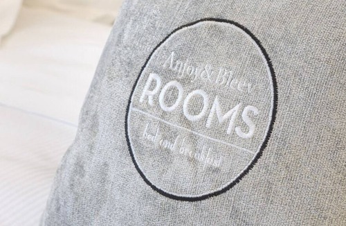 Rho House | Anjoy & Bleev Rooms | MONKEYS | Deluxe Mini Apart