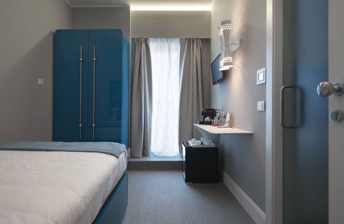 Rho House | Anjoy & Bleev Rooms | OWL | Queen French bed room