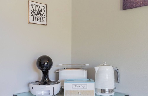 Calozzo Apartment | Anna's Lodge - One Bedroom Apartment, Sleeps 4