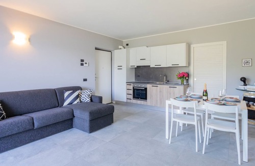 Calozzo Apartment | Anna's Lodge - One Bedroom Apartment, Sleeps 4