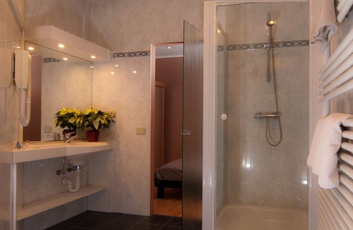 Sint-Eloois-Vijve Hotel | Anna's Place
