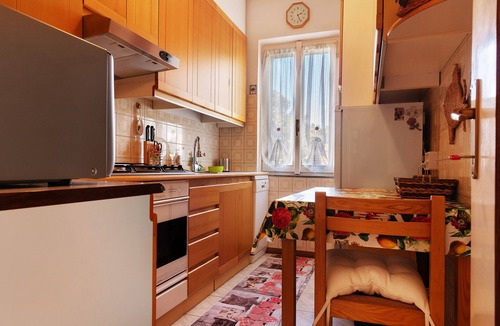 Maccagno Apartment | Apartment 'Casa Rosanna - Vista Lago' with Lake View, Shared Garden and Balcony