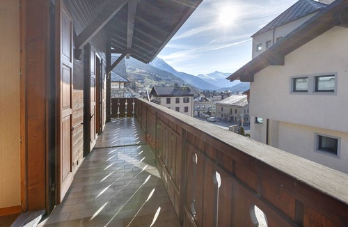 Isolaccia Ski Chalet | Apartment '3' with Mountain View, Shared Garden and Wi-Fi